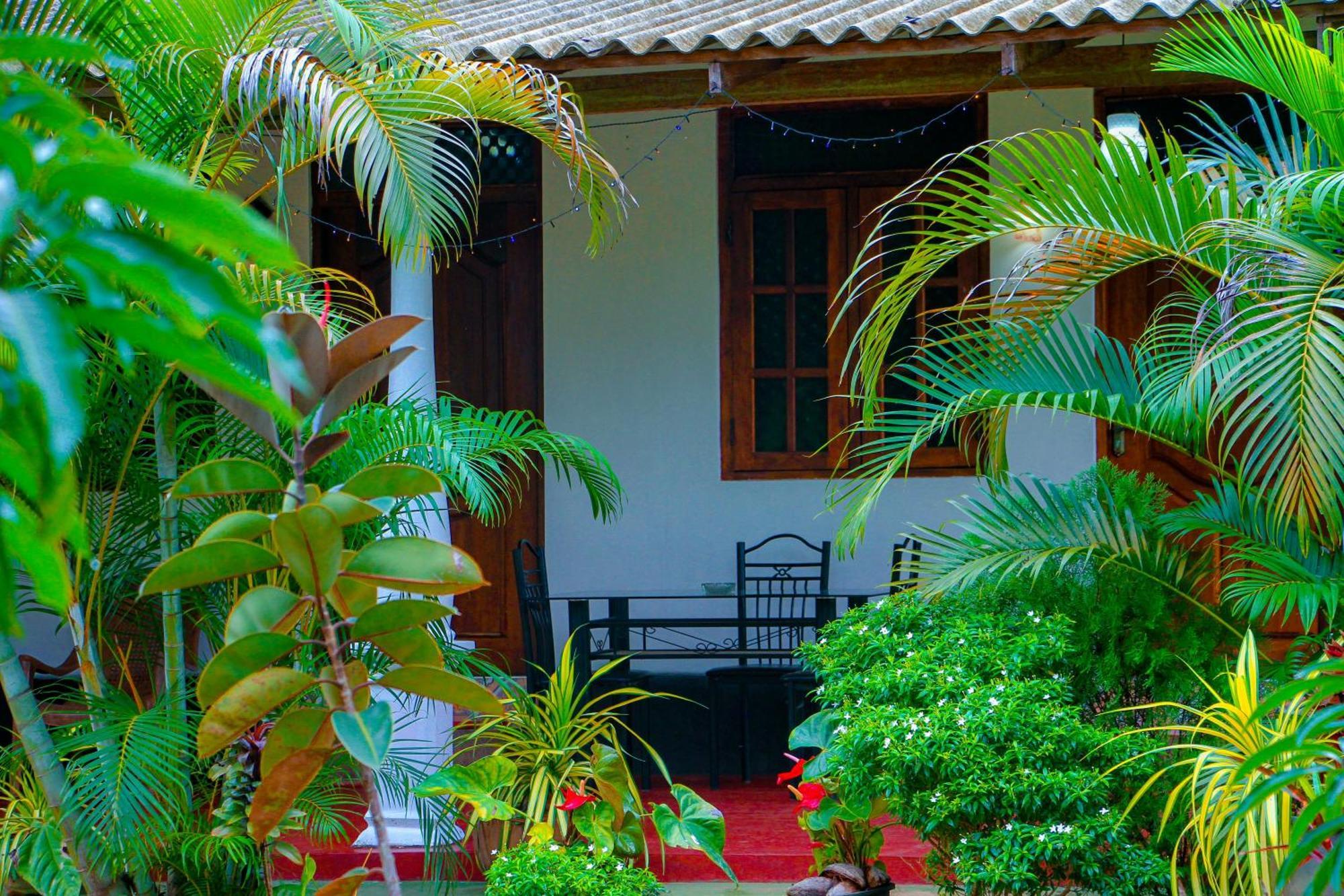 Chanaka Holiday Inn Sigiriya Bagian luar foto