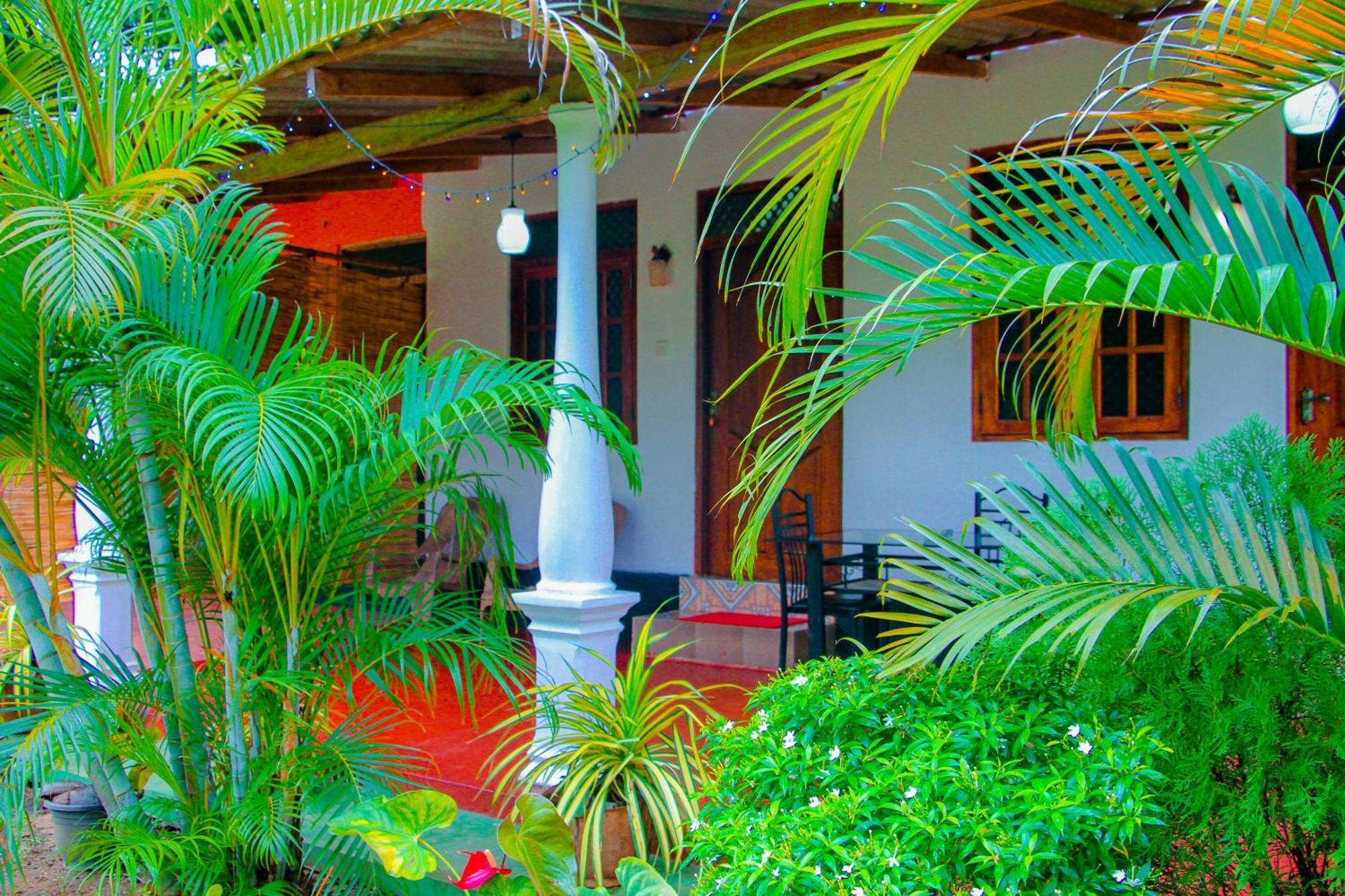 Chanaka Holiday Inn Sigiriya Bagian luar foto