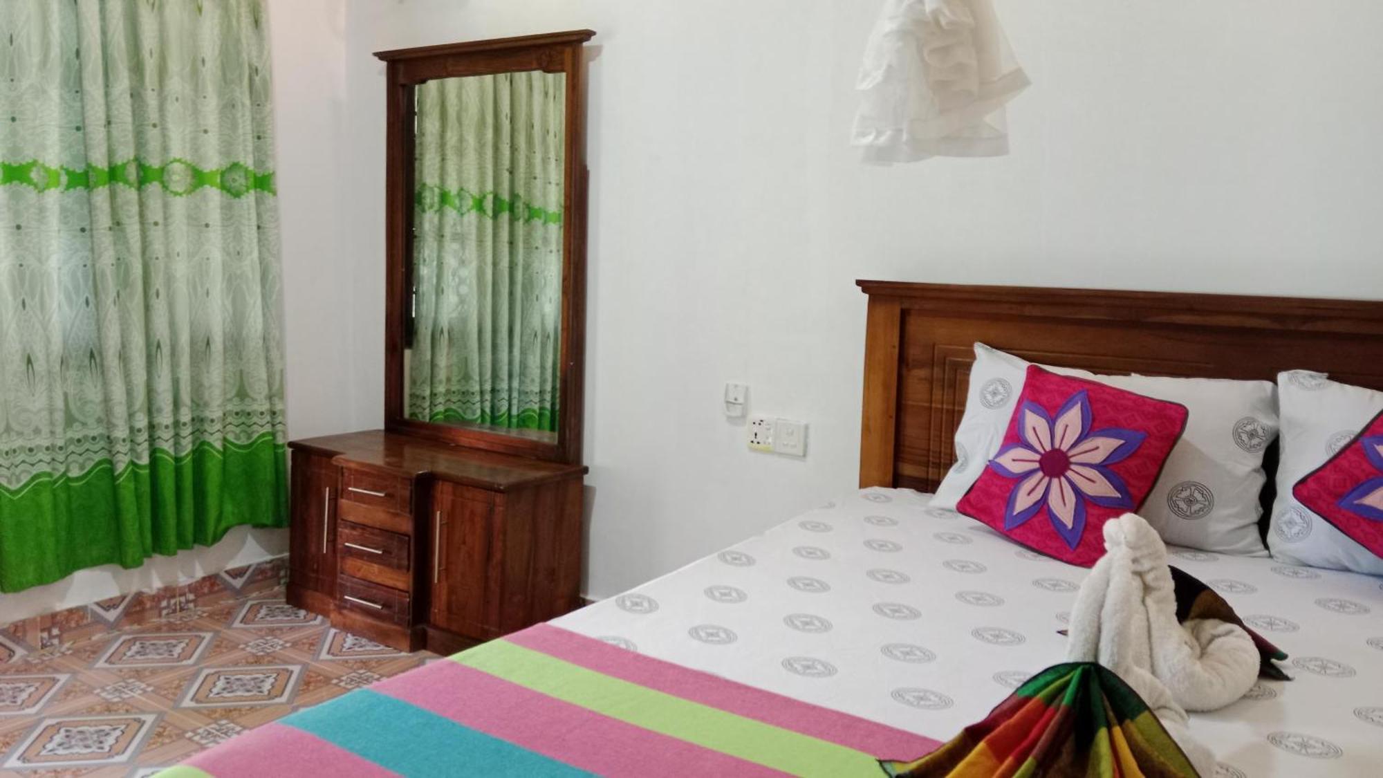 Chanaka Holiday Inn Sigiriya Bagian luar foto