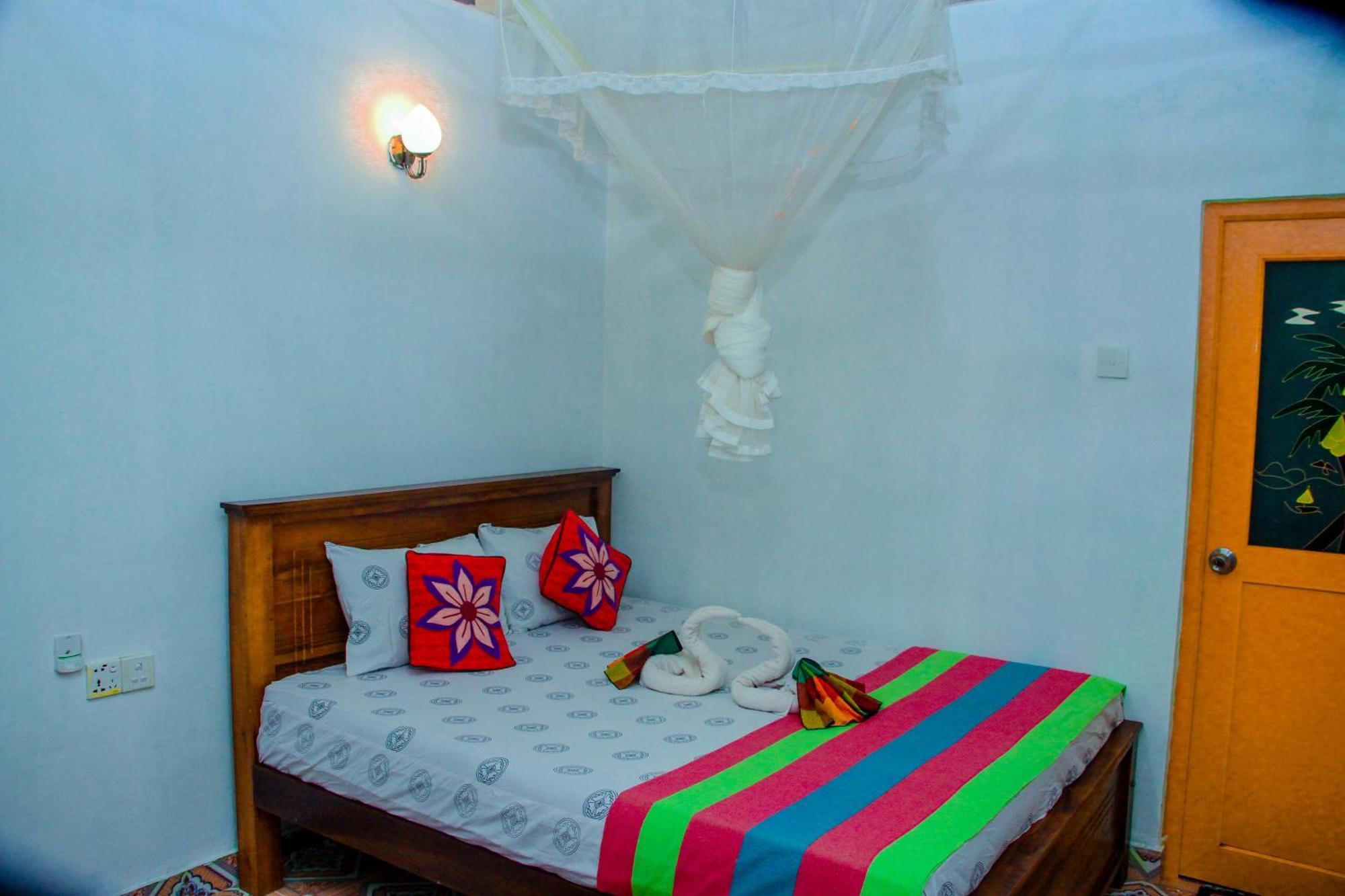 Chanaka Holiday Inn Sigiriya Bagian luar foto