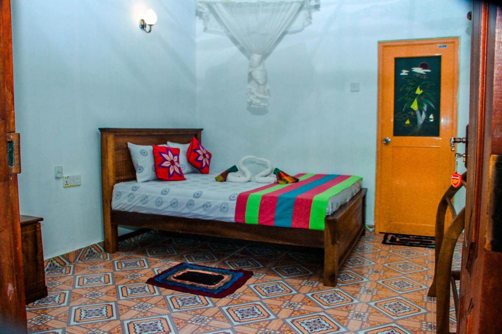 Chanaka Holiday Inn Sigiriya Bagian luar foto