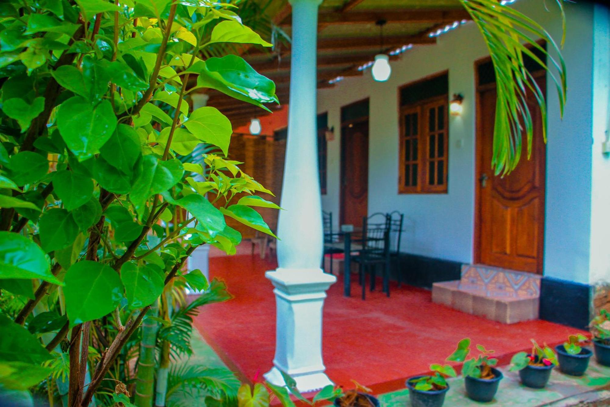 Chanaka Holiday Inn Sigiriya Bagian luar foto