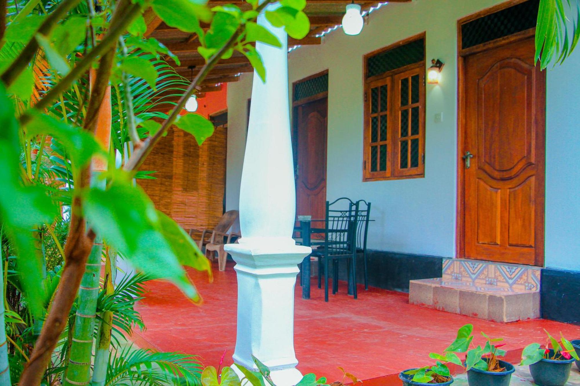 Chanaka Holiday Inn Sigiriya Bagian luar foto