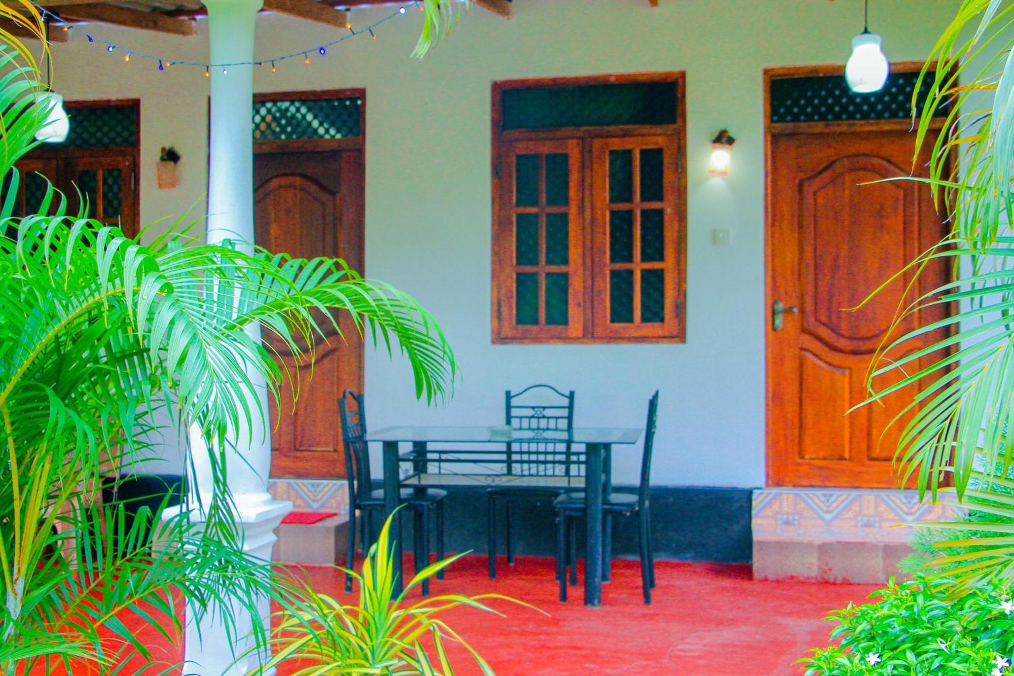 Chanaka Holiday Inn Sigiriya Bagian luar foto