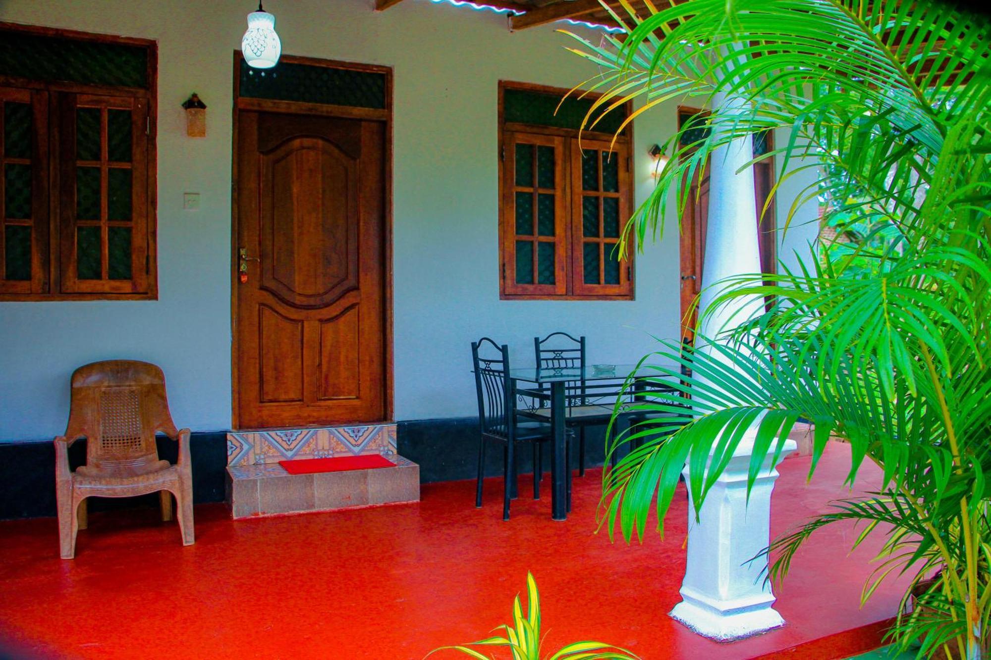 Chanaka Holiday Inn Sigiriya Bagian luar foto