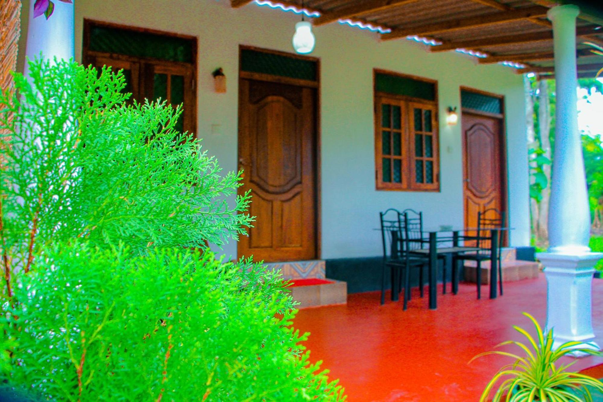 Chanaka Holiday Inn Sigiriya Bagian luar foto