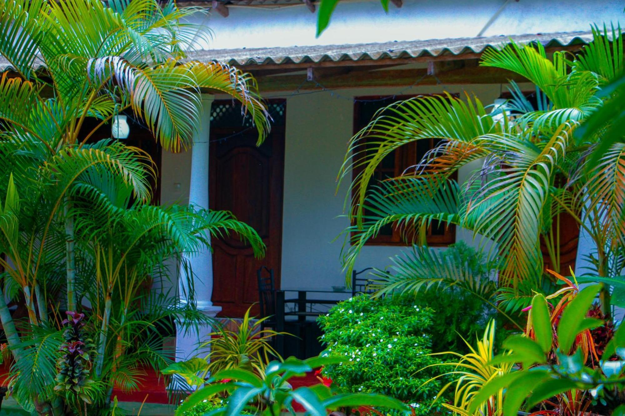 Chanaka Holiday Inn Sigiriya Bagian luar foto