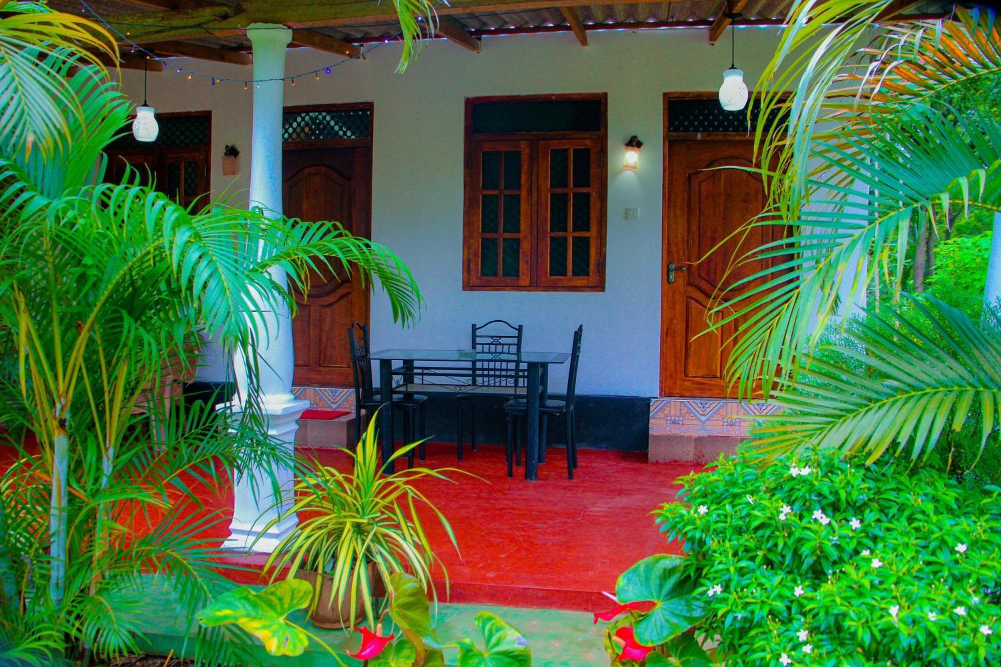 Chanaka Holiday Inn Sigiriya Bagian luar foto