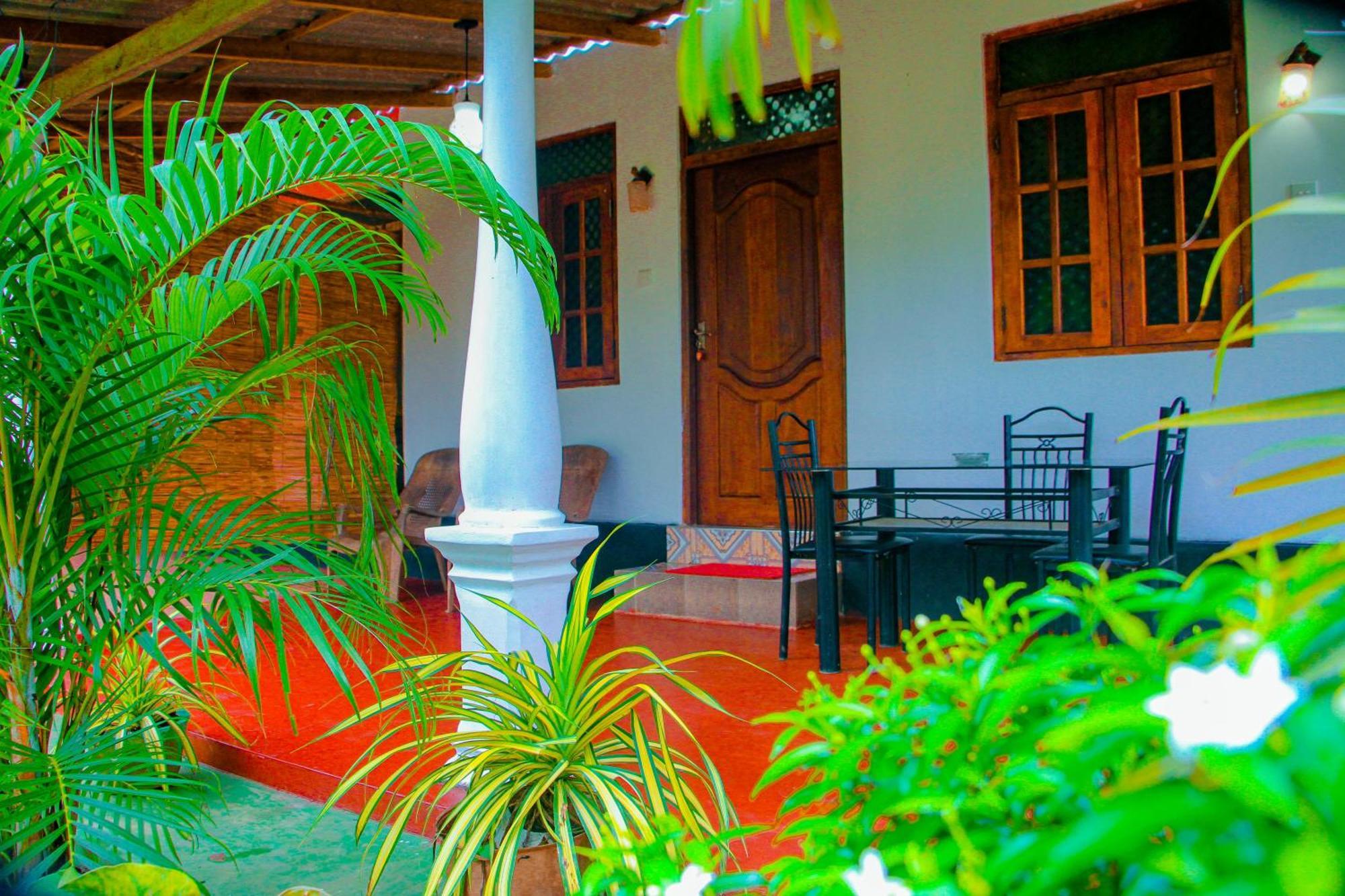 Chanaka Holiday Inn Sigiriya Bagian luar foto