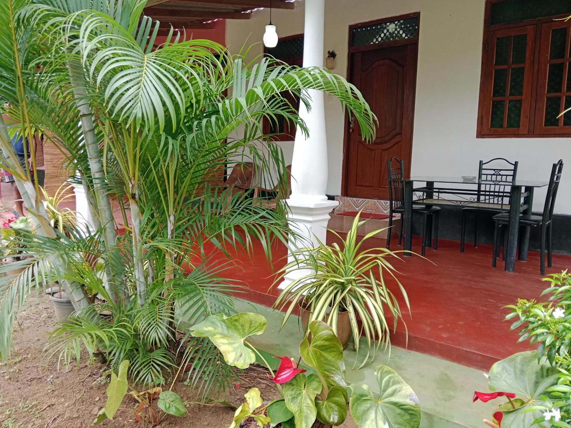 Chanaka Holiday Inn Sigiriya Bagian luar foto